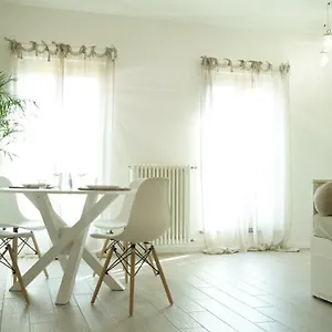 https://casa-sisu-home-meets-hotel.italymilanhotels.net